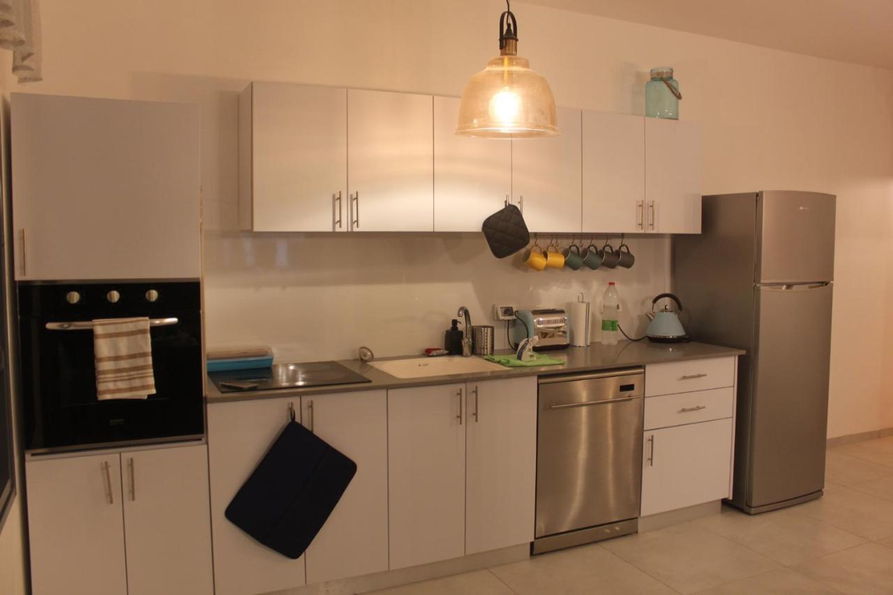 נוף הארבל עם חלון לכינרת Apartment Migdal Exterior photo