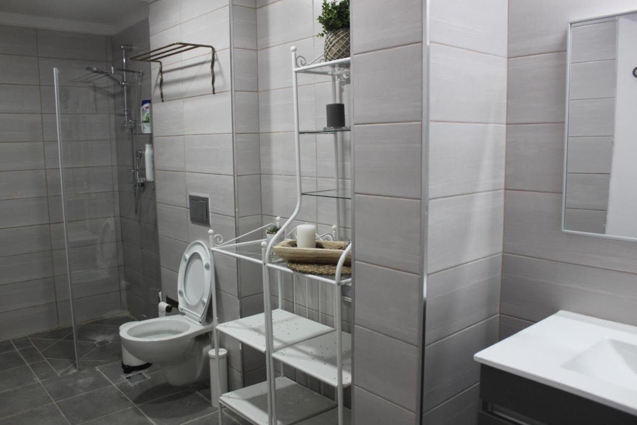 נוף הארבל עם חלון לכינרת Apartment Migdal Exterior photo