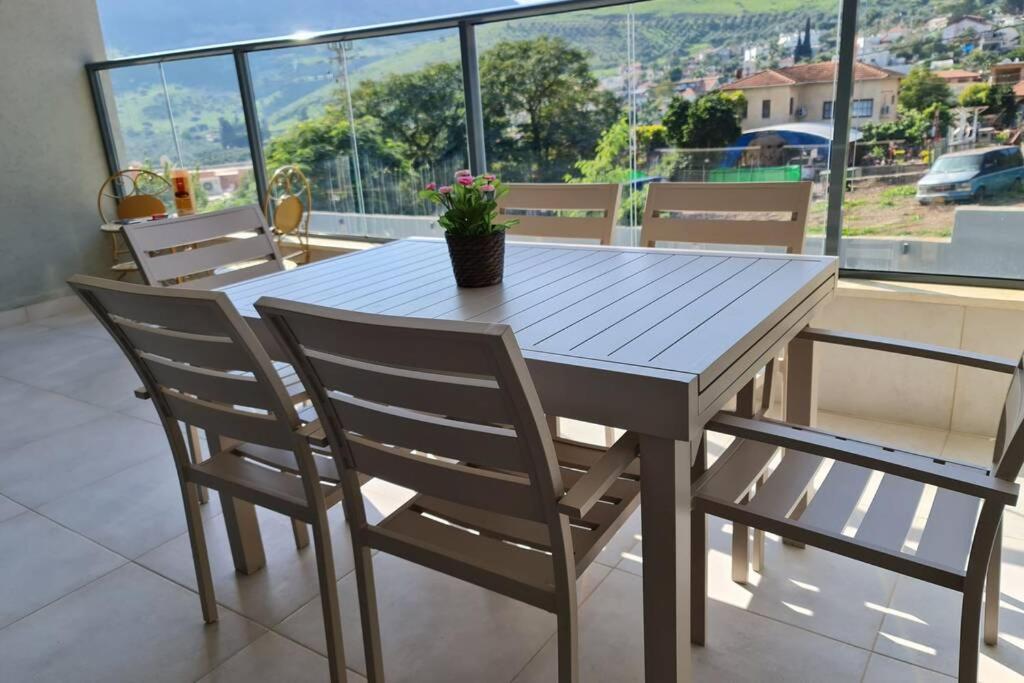 נוף הארבל עם חלון לכינרת Apartment Migdal Exterior photo