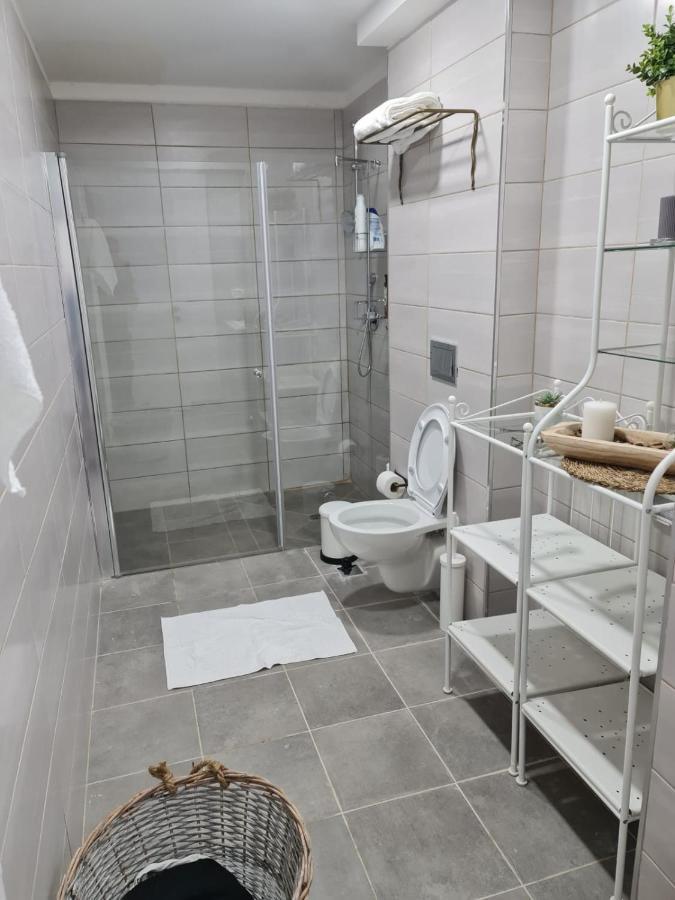 נוף הארבל עם חלון לכינרת Apartment Migdal Exterior photo